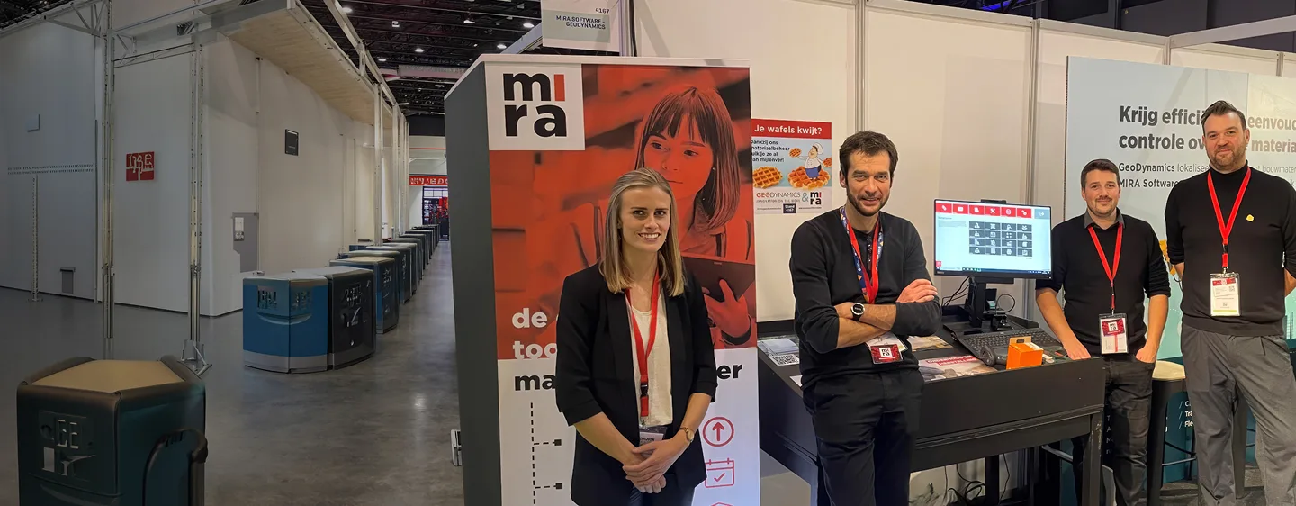 MIRA-team op een beursstand