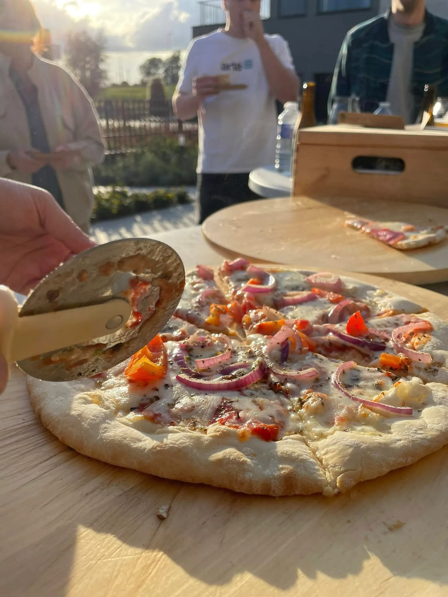 Pizza op tafel tijdens een teammoment